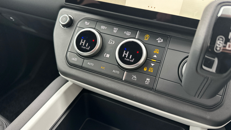 Land Rover Defender 3.0 D350 X-Dynamic SE 110 5dr Auto Diesel Estate